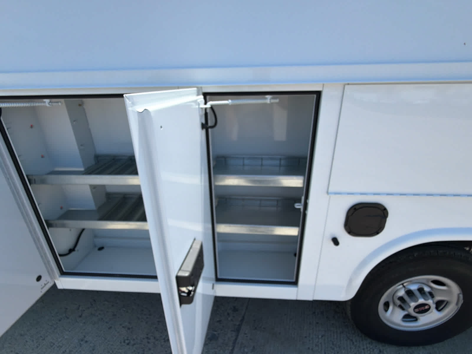2025 GMC Savana Cutaway 3500 1WT