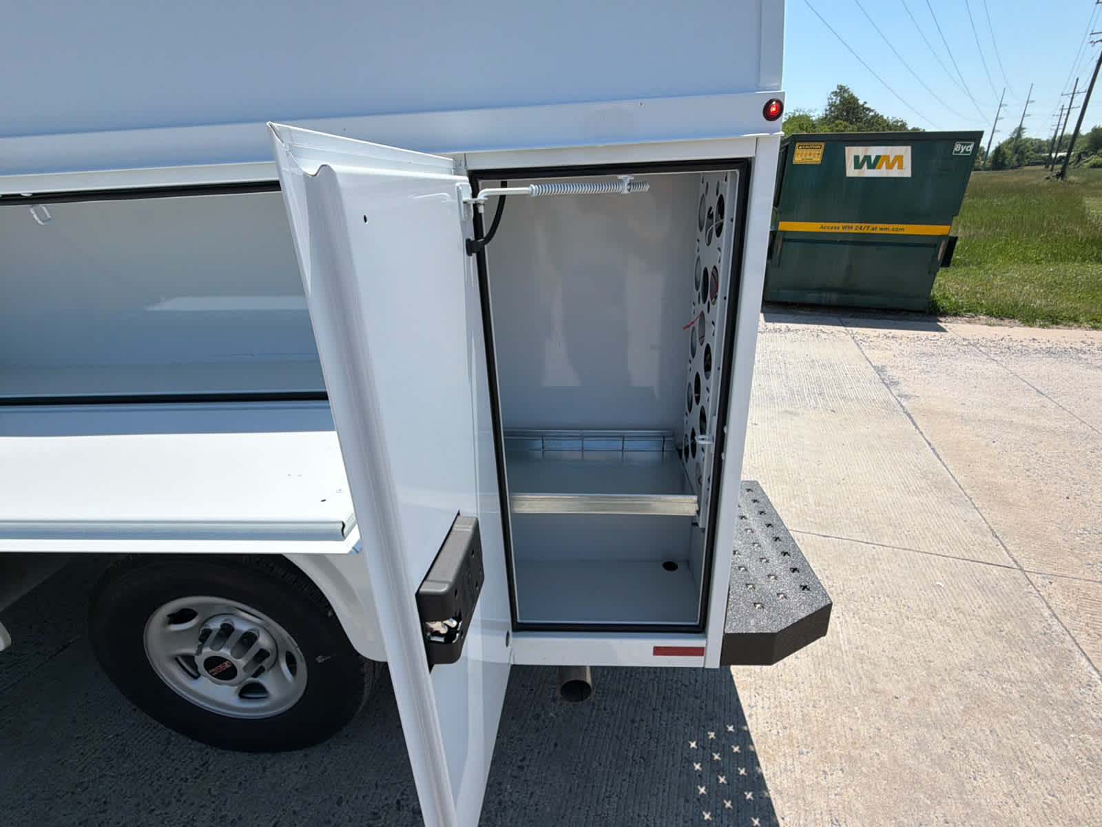 2025 GMC Savana Cutaway 3500 1WT