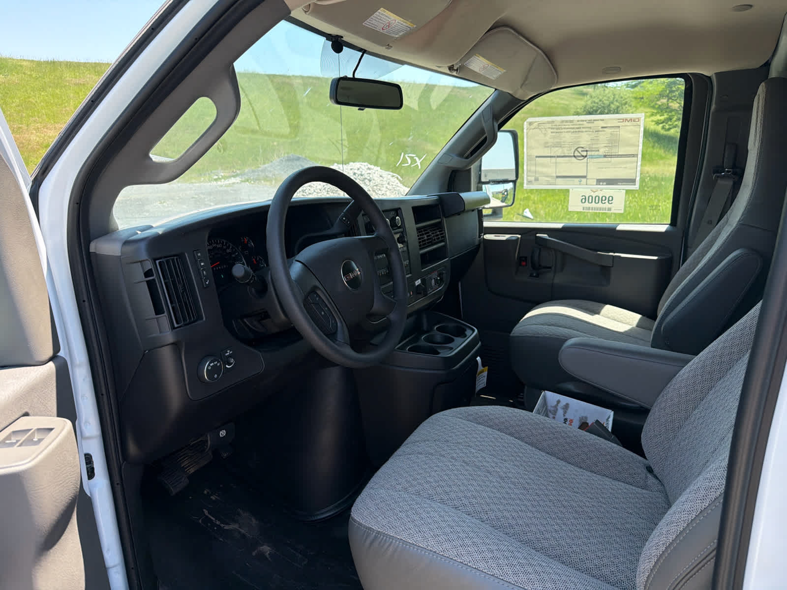 2025 GMC Savana Cutaway 3500 1WT