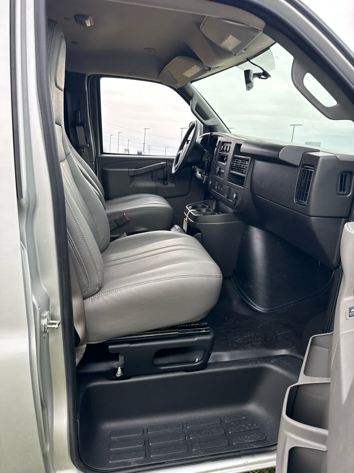 2025 GMC Savana Cargo Work Van