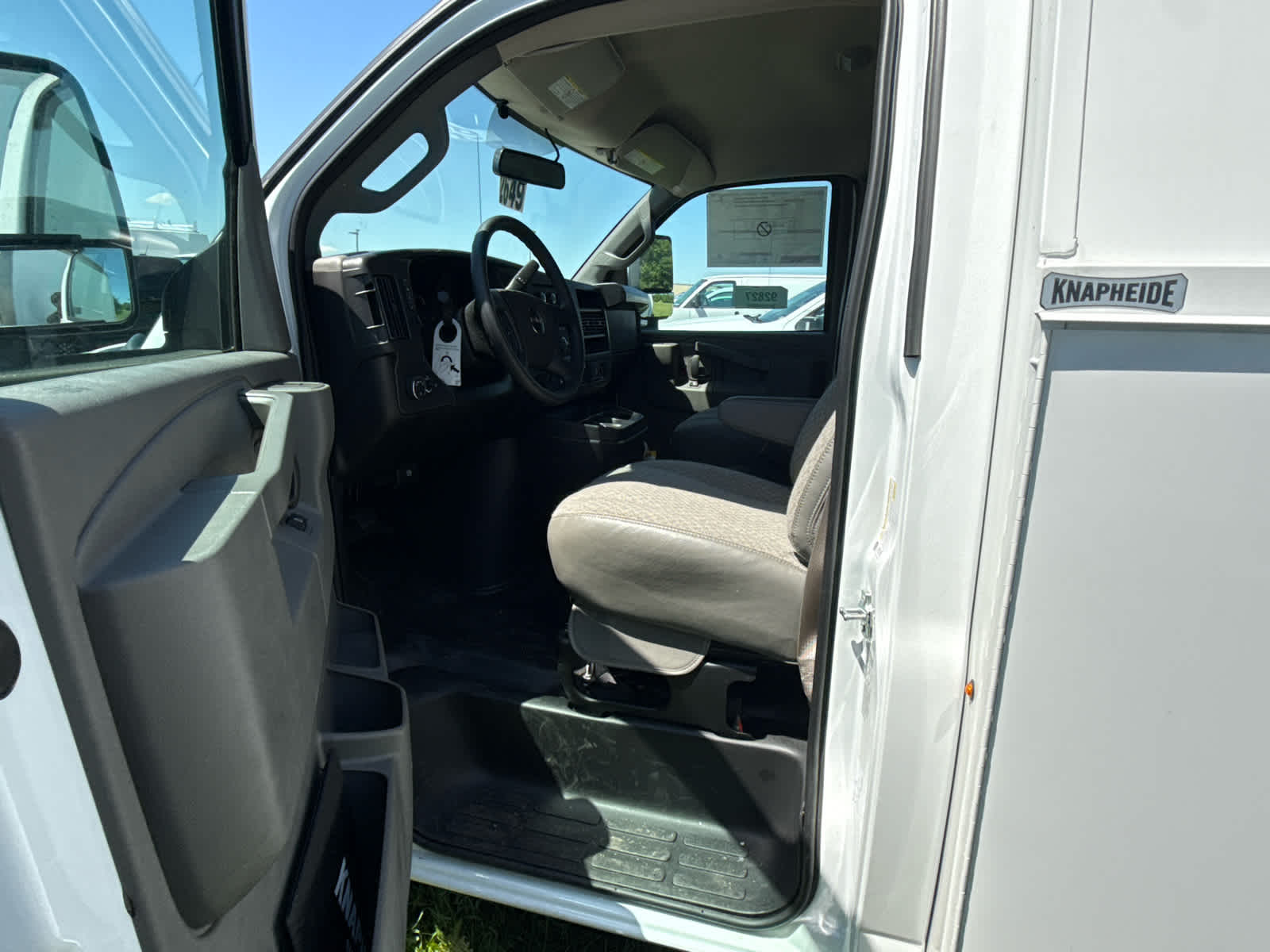 2025 GMC Savana Cutaway 3500 1WT