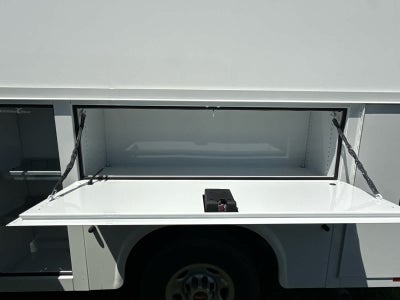 2025 GMC Savana Cutaway 3500 1WT