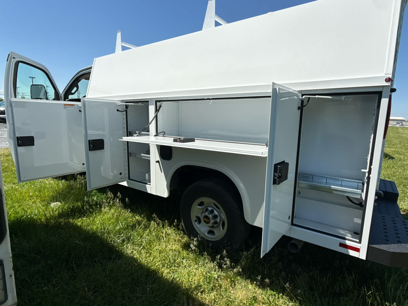 2025 GMC Savana Cutaway 3500 1WT