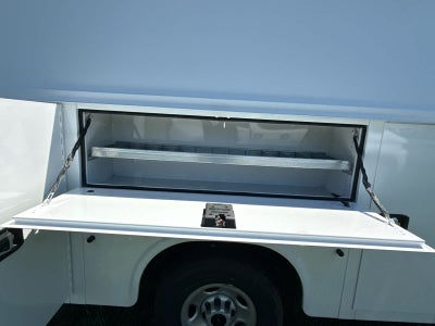 2025 GMC Savana Cutaway 3500 1WT