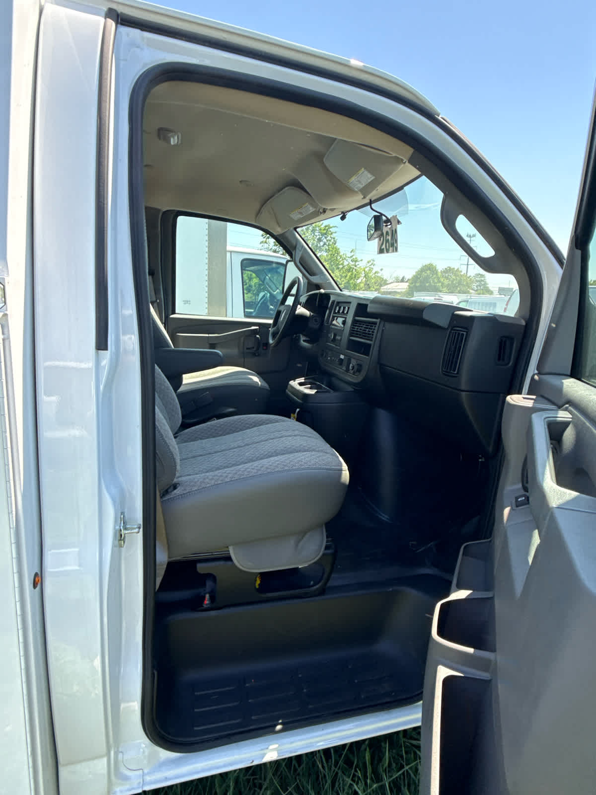 2025 GMC Savana Cutaway 3500 1WT