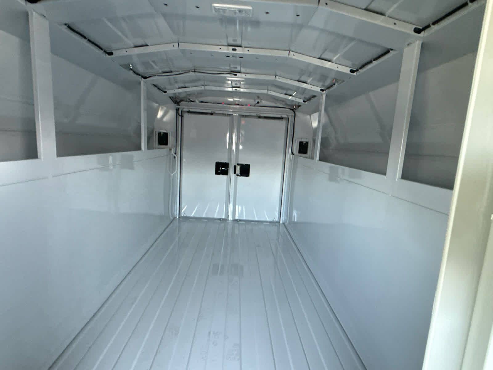 2025 GMC Savana Cutaway 3500 1WT
