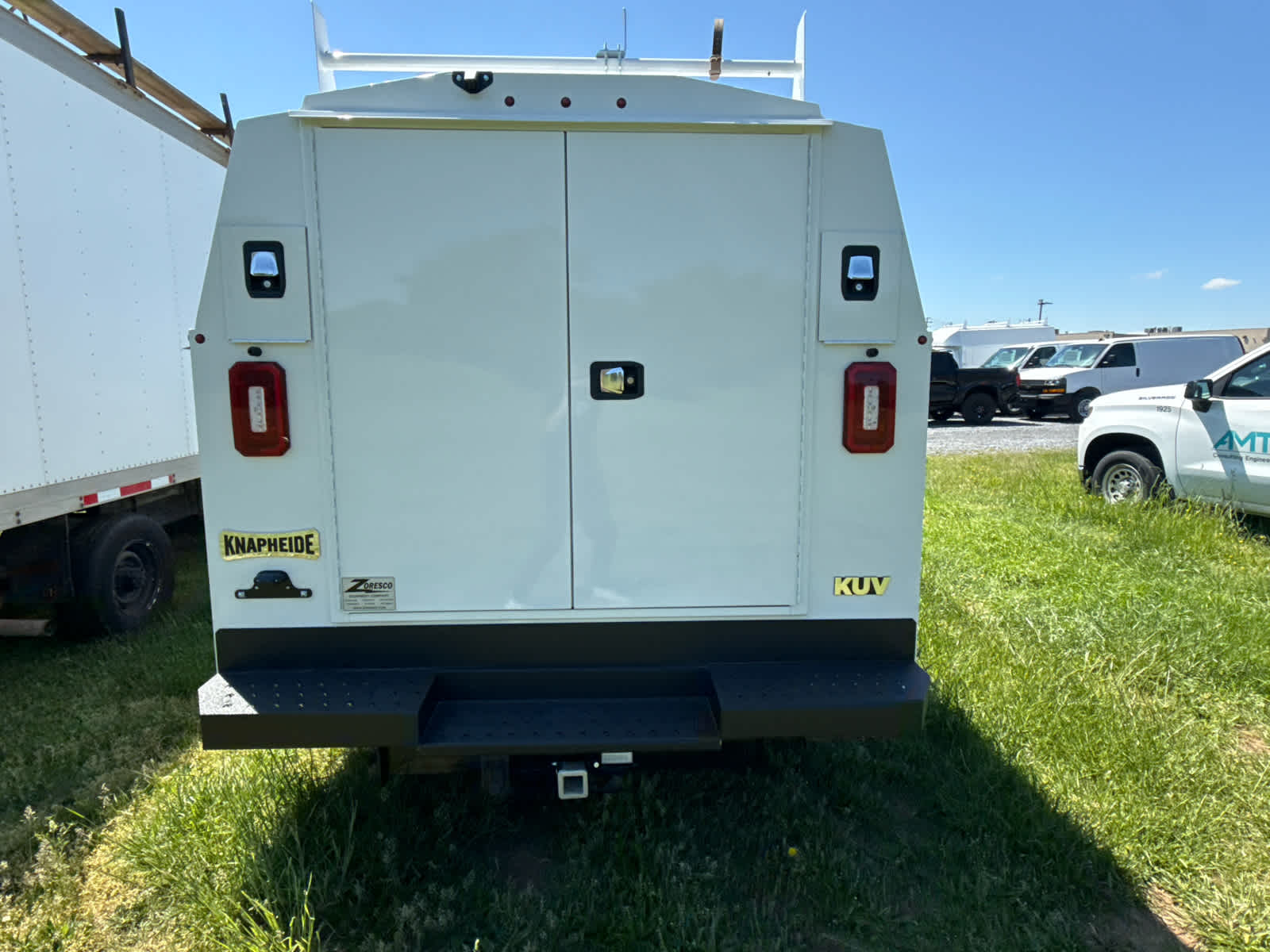 2025 GMC Savana Cutaway 3500 1WT