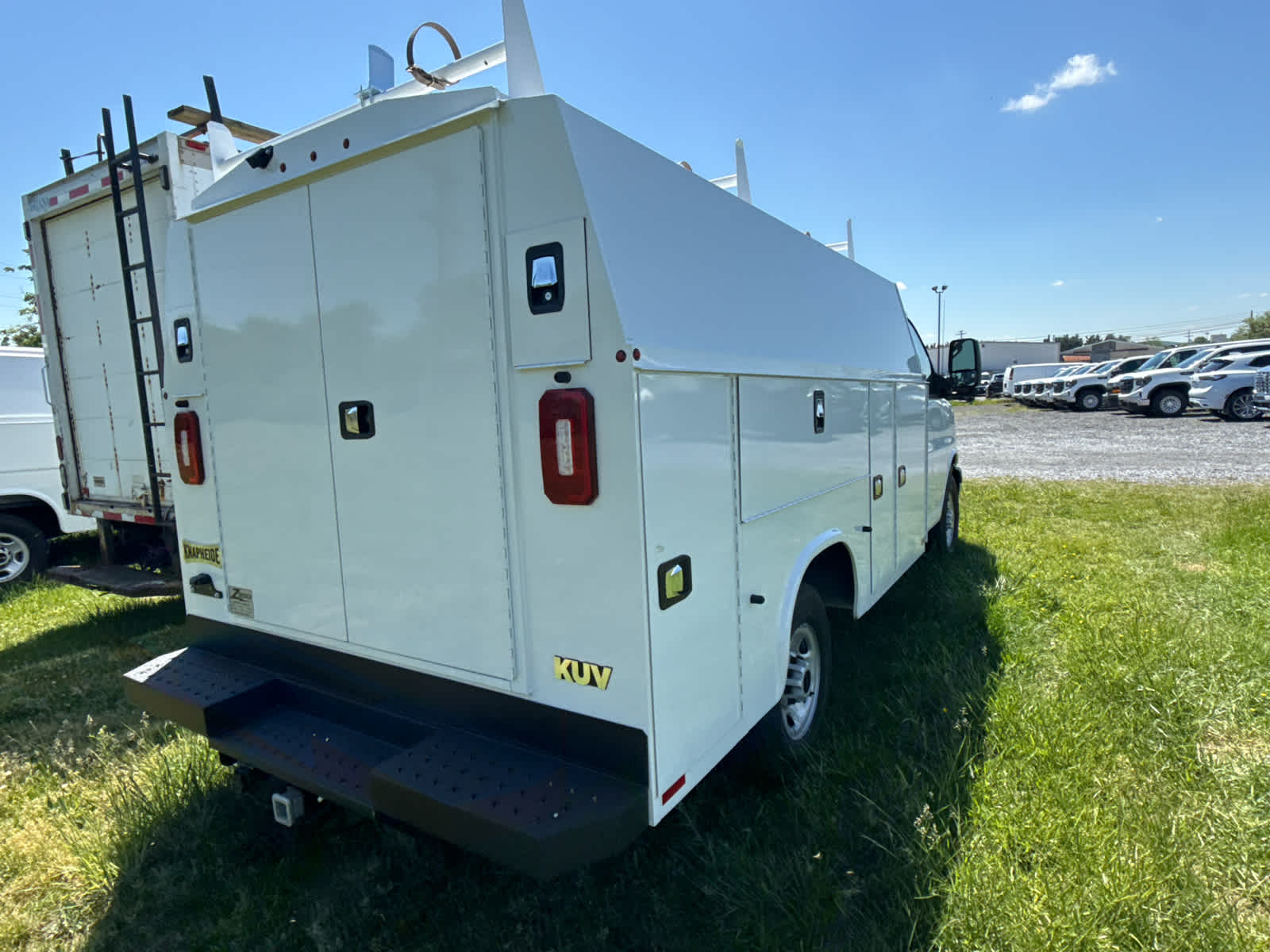 2025 GMC Savana Cutaway 3500 1WT