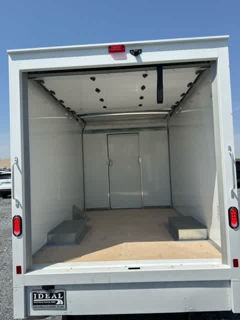 2025 GMC Savana Cutaway 3500 1WT
