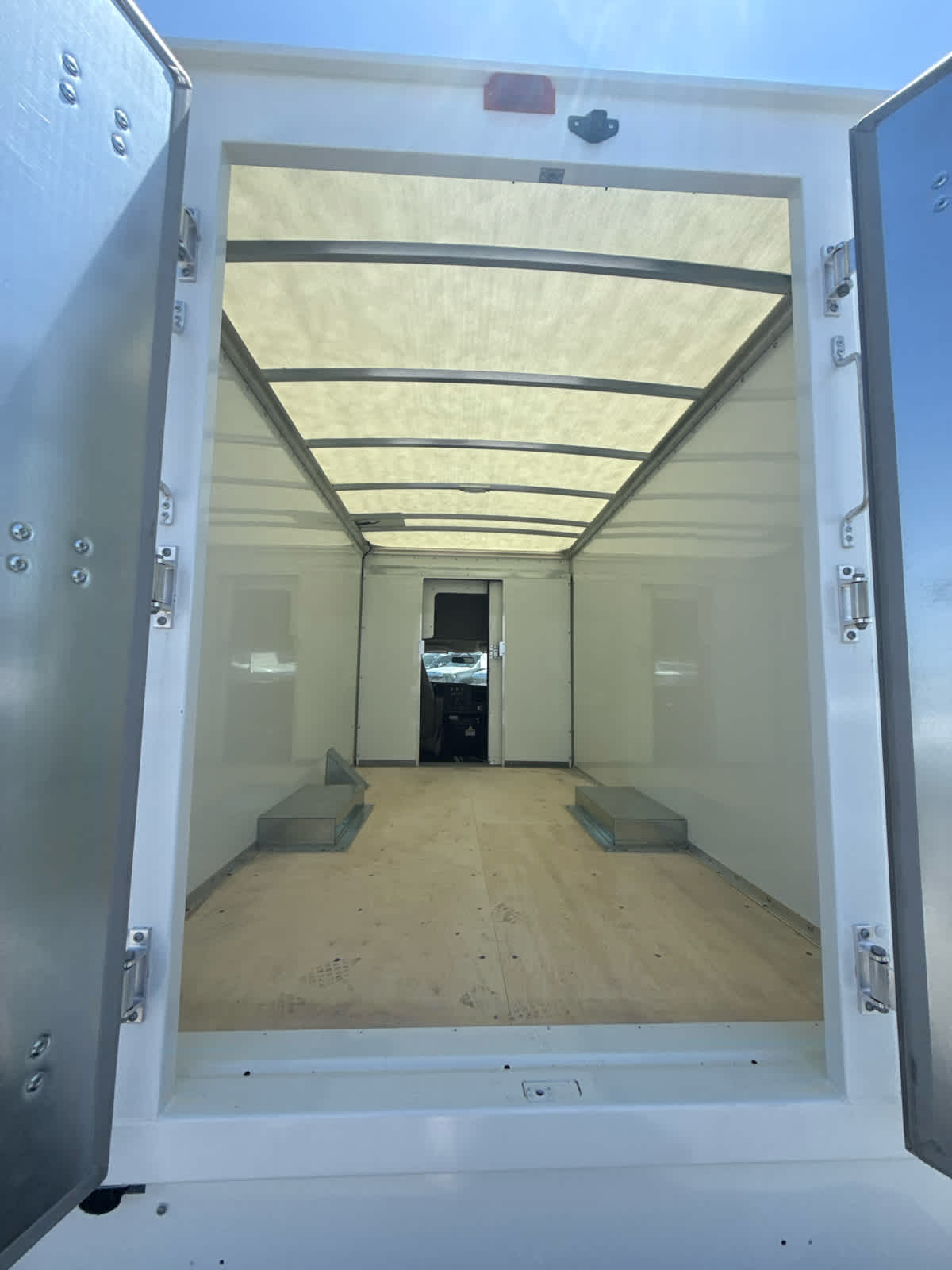 2025 GMC Savana Cutaway 3500 1WT