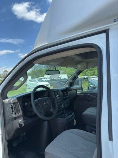 2025 GMC Savana Cutaway 3500 1WT