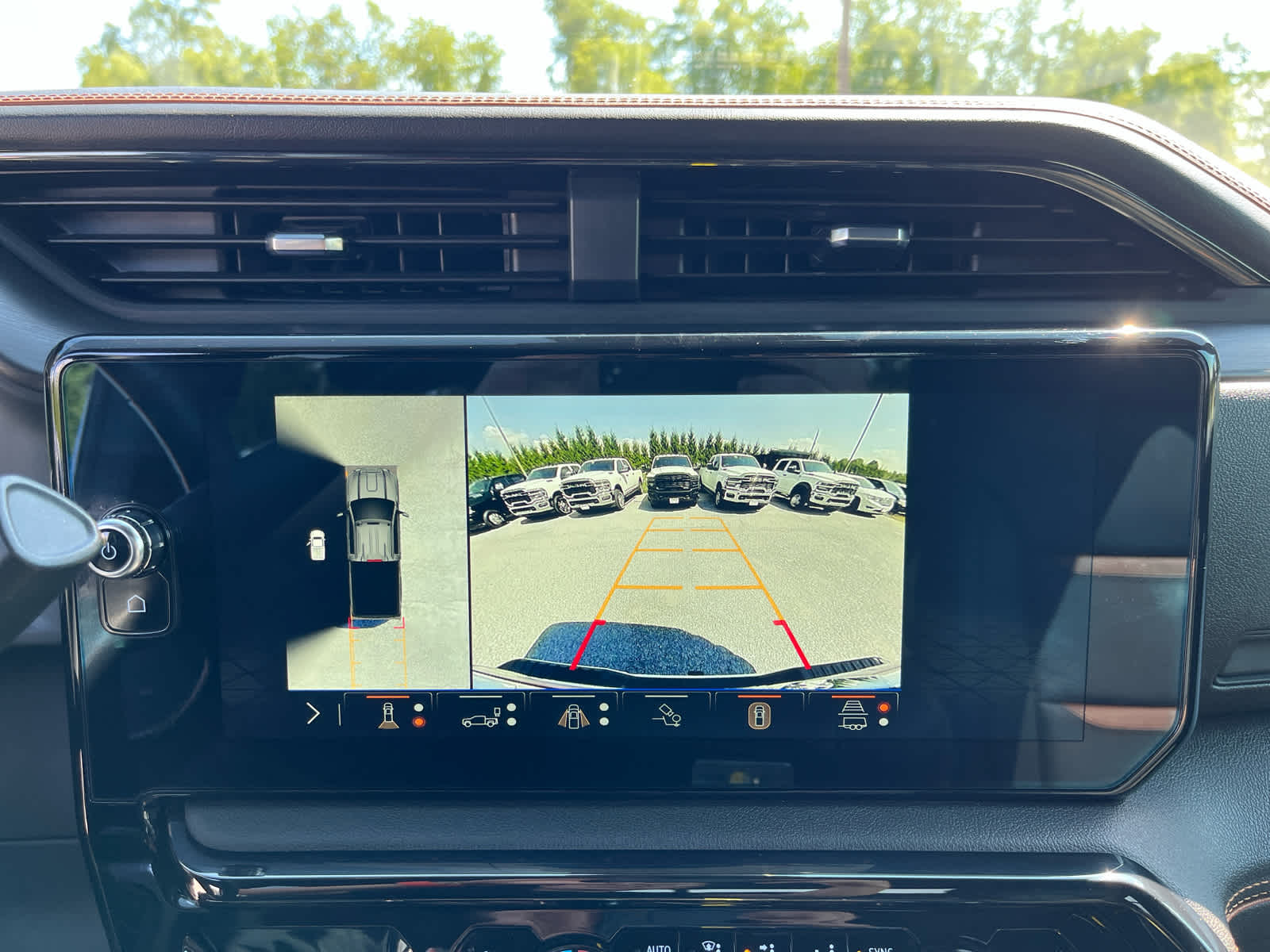 2025 GMC Sierra 2500HD 4WD Crew Cab Standard Bed AT4