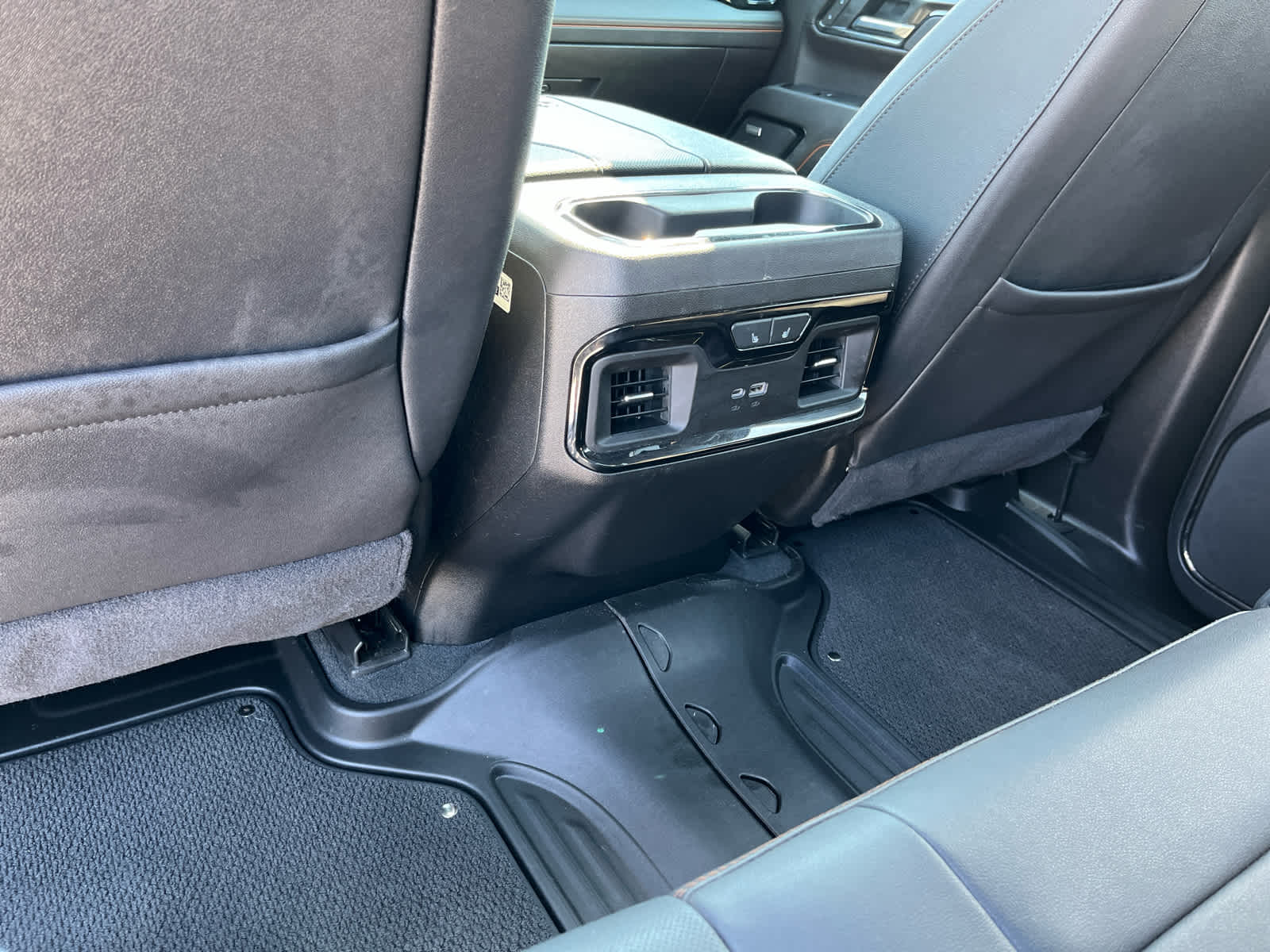 2025 GMC Sierra 2500HD 4WD Crew Cab Standard Bed AT4