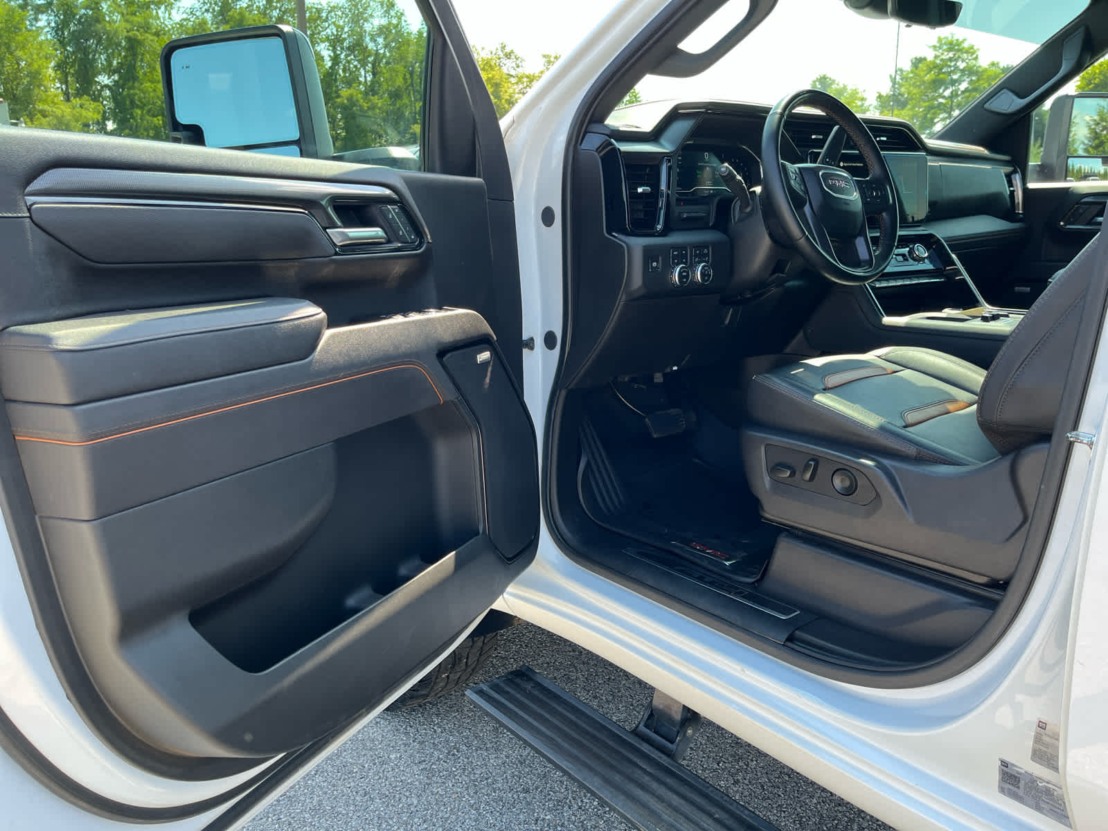 2025 GMC Sierra 2500HD 4WD Crew Cab Standard Bed AT4