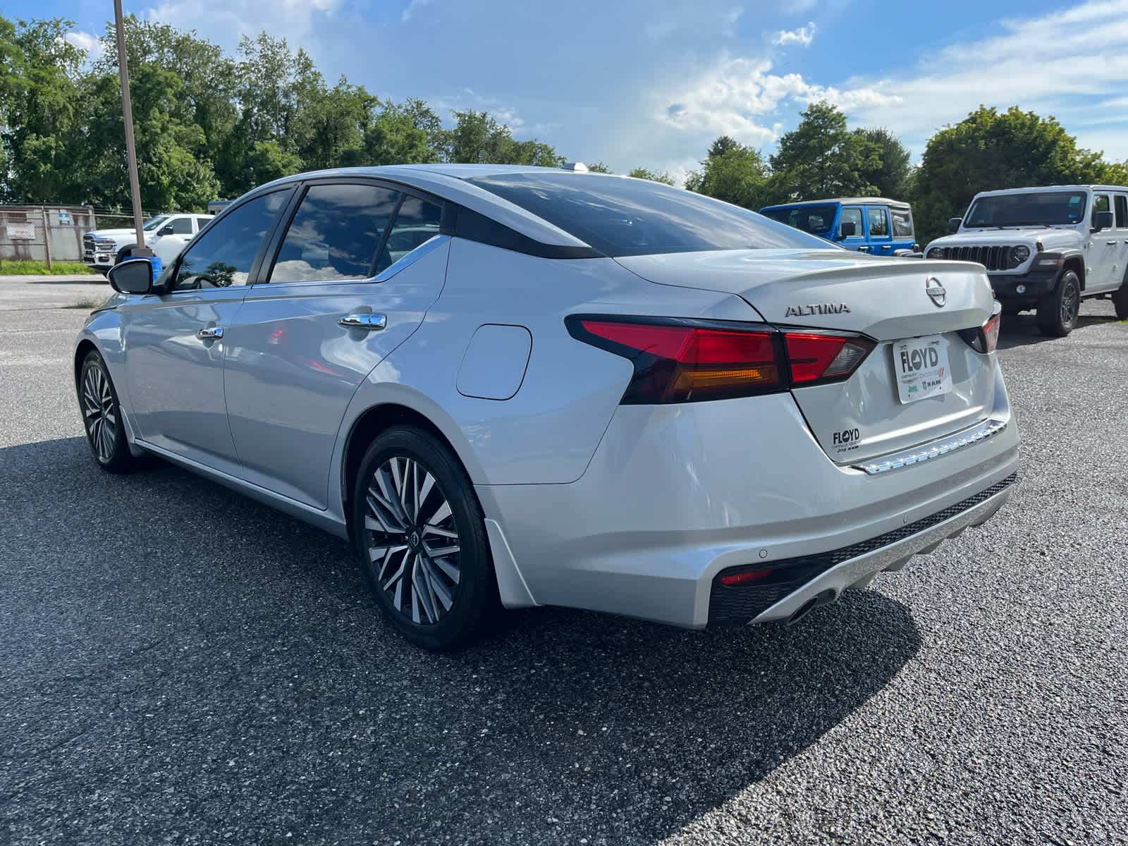 2023 Nissan Altima SV FWD