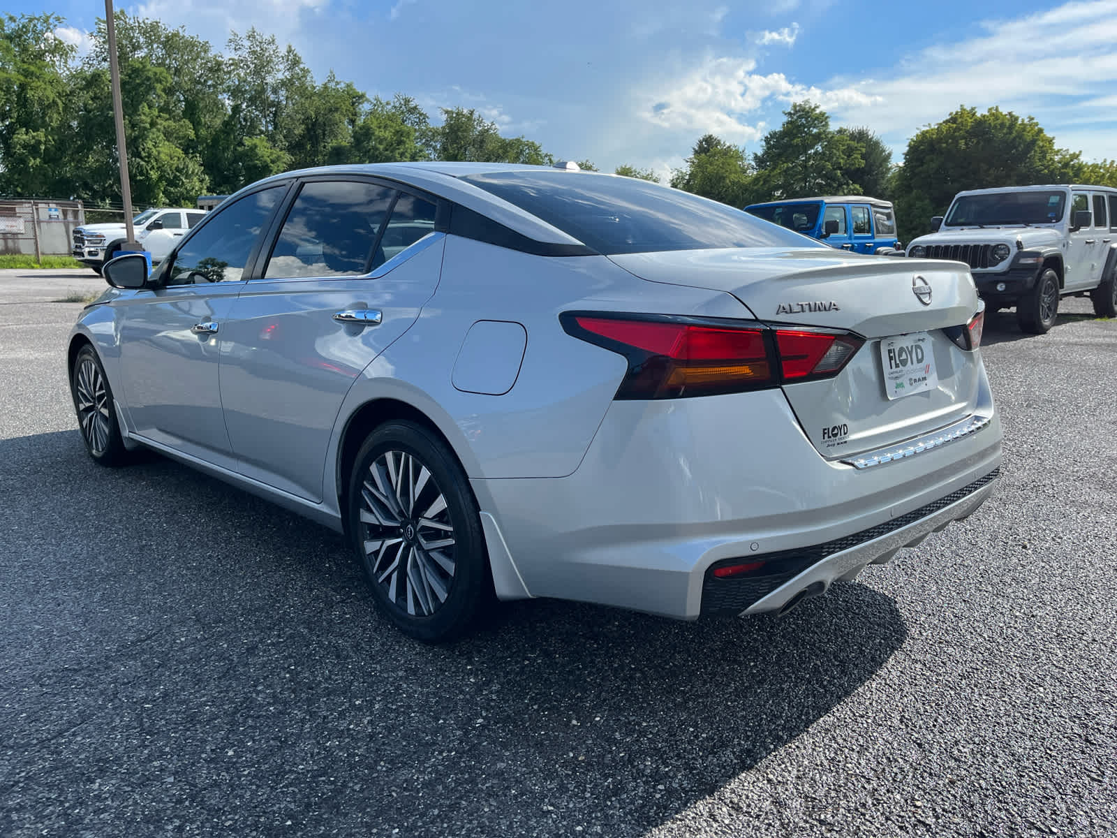 2023 Nissan Altima SV FWD