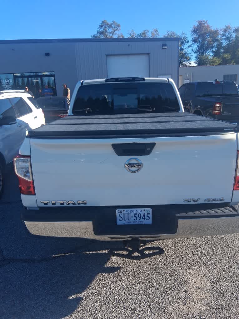 2017 Nissan TITAN SV