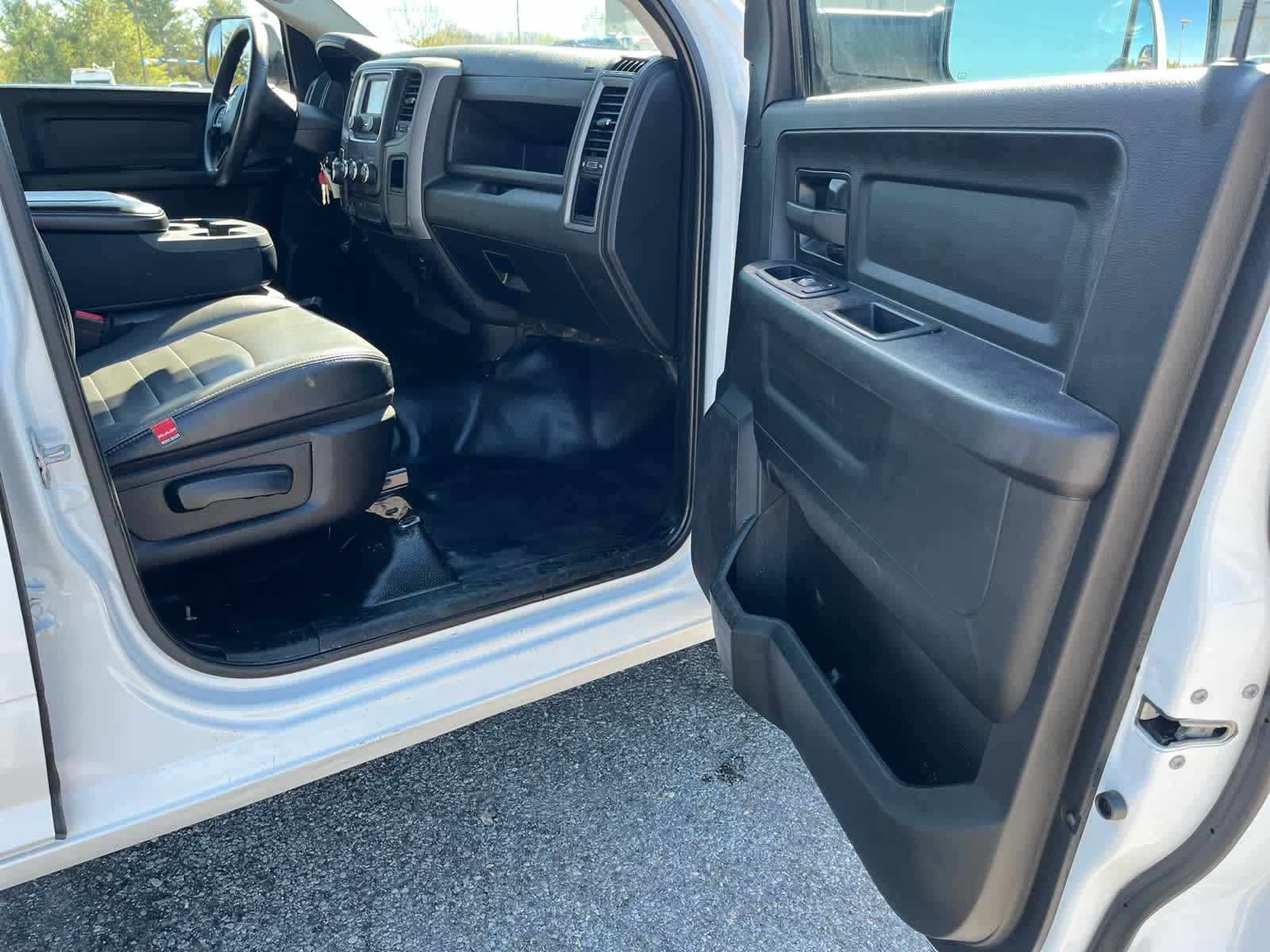 2022 RAM 1500 Classic Tradesman Crew Cab 4x4 5'7' Box
