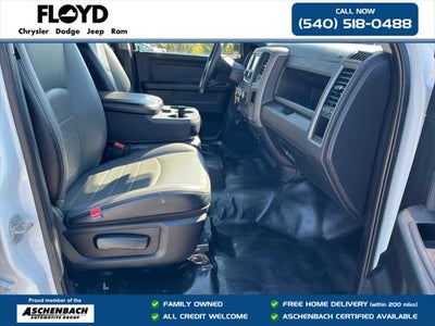 2022 RAM 1500 Classic Tradesman Crew Cab 4x4 5'7' Box