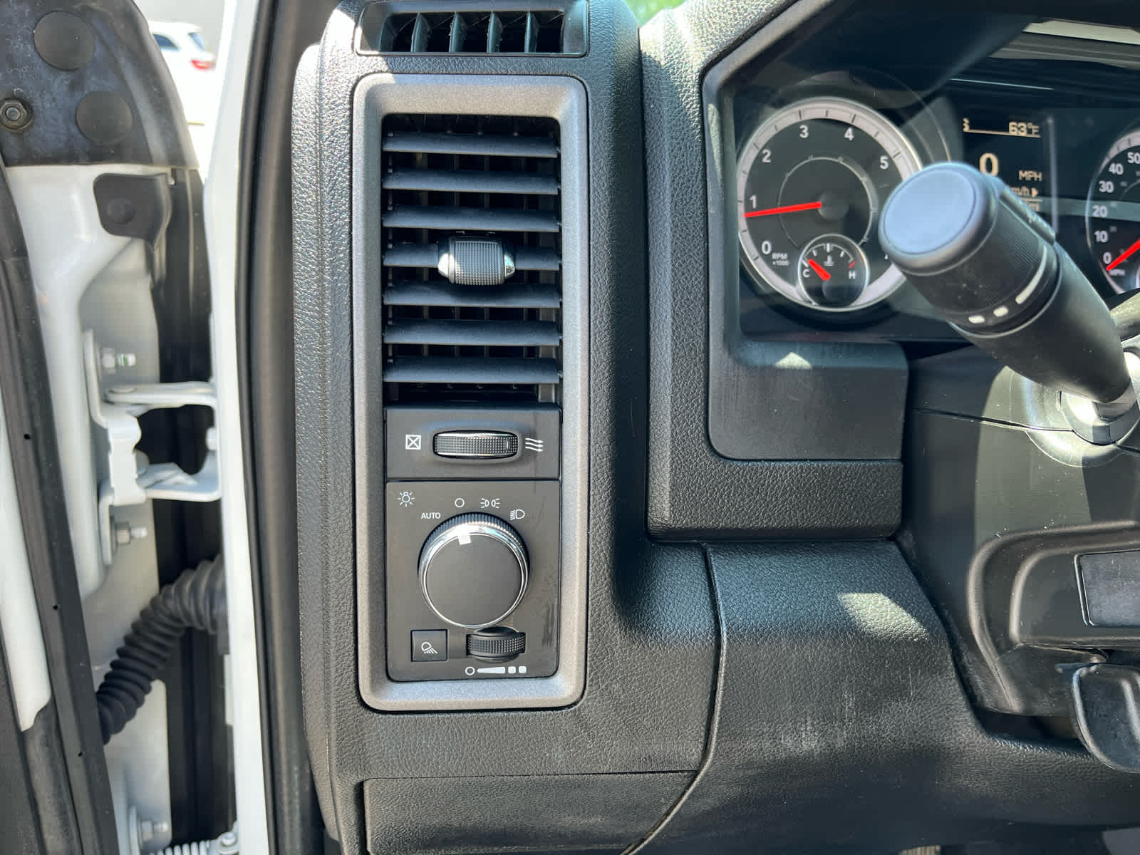 2022 RAM 1500 Classic Tradesman Crew Cab 4x4 5'7' Box
