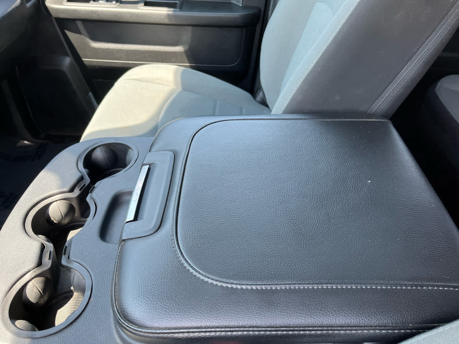 2022 RAM 1500 Classic Tradesman Crew Cab 4x4 5'7' Box