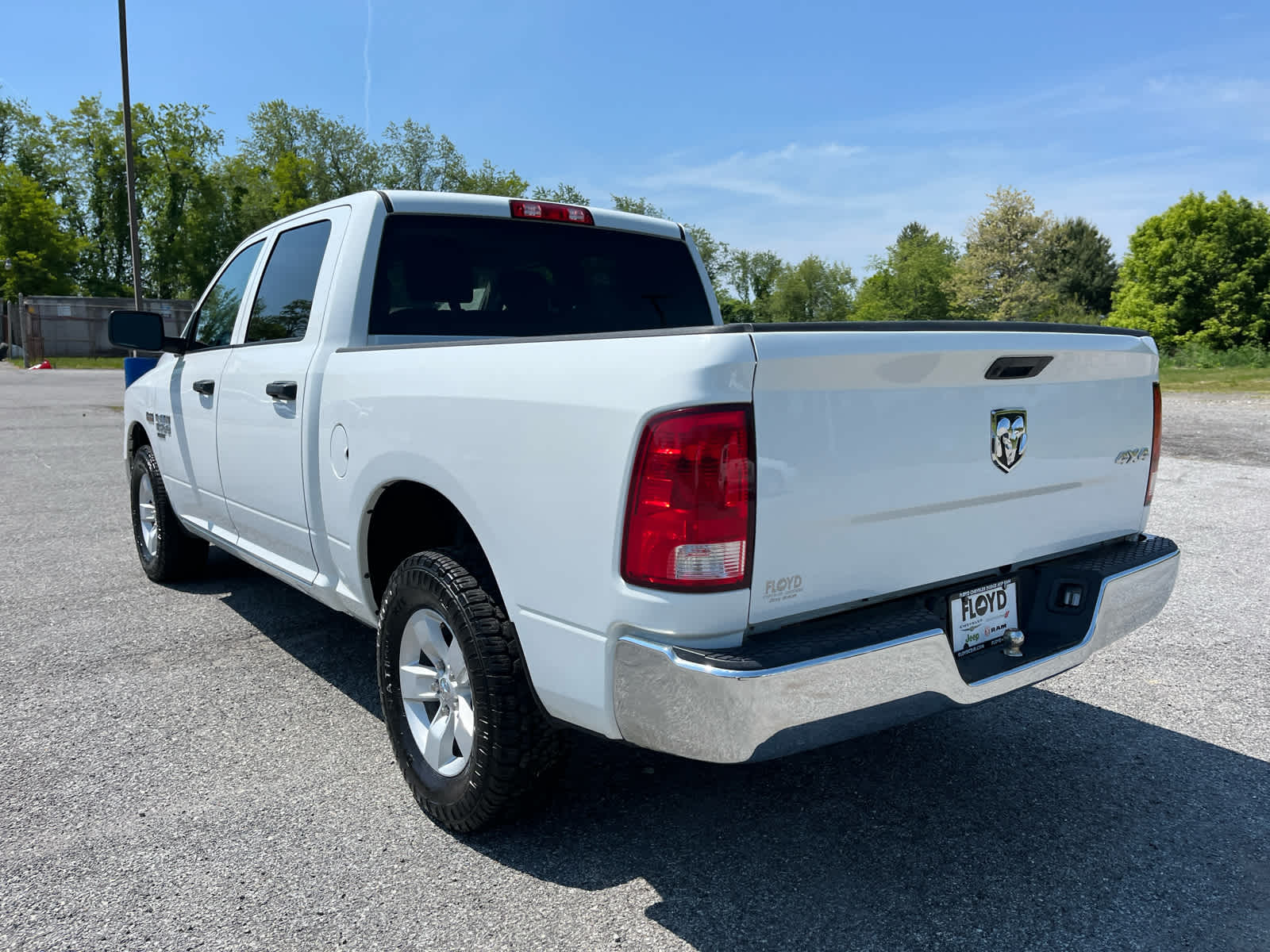 2022 RAM 1500 Classic Tradesman Crew Cab 4x4 5'7' Box