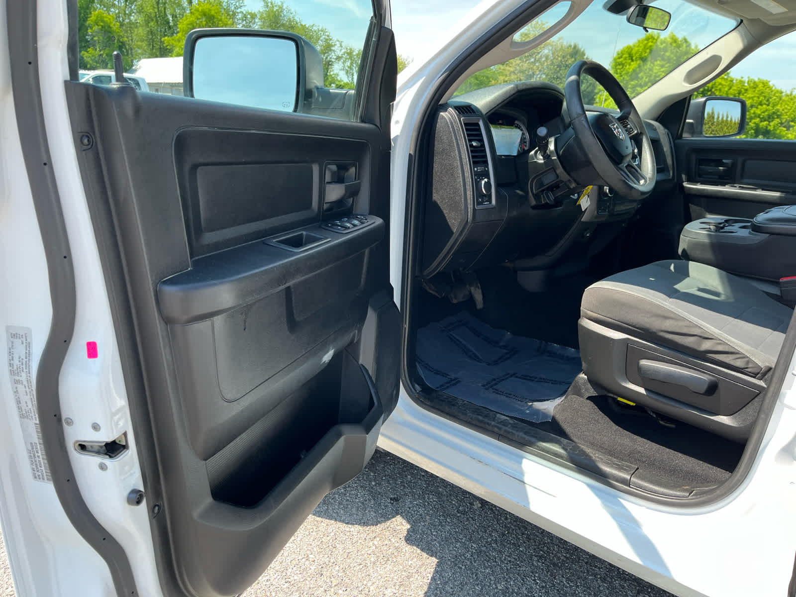 2022 RAM 1500 Classic Tradesman Crew Cab 4x4 5'7' Box