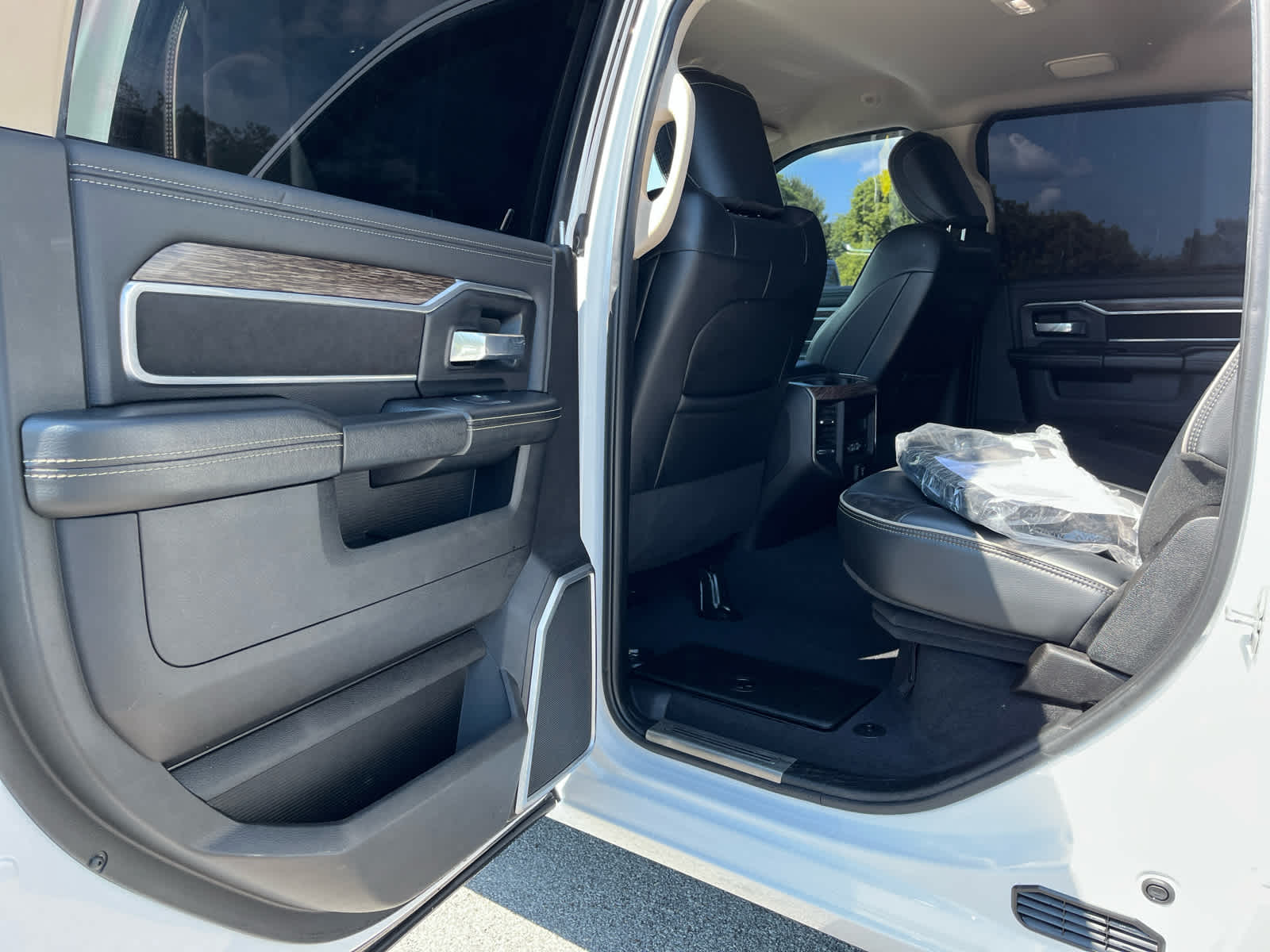 2021 RAM 2500 Laramie Crew Cab 4x4 6'4' Box