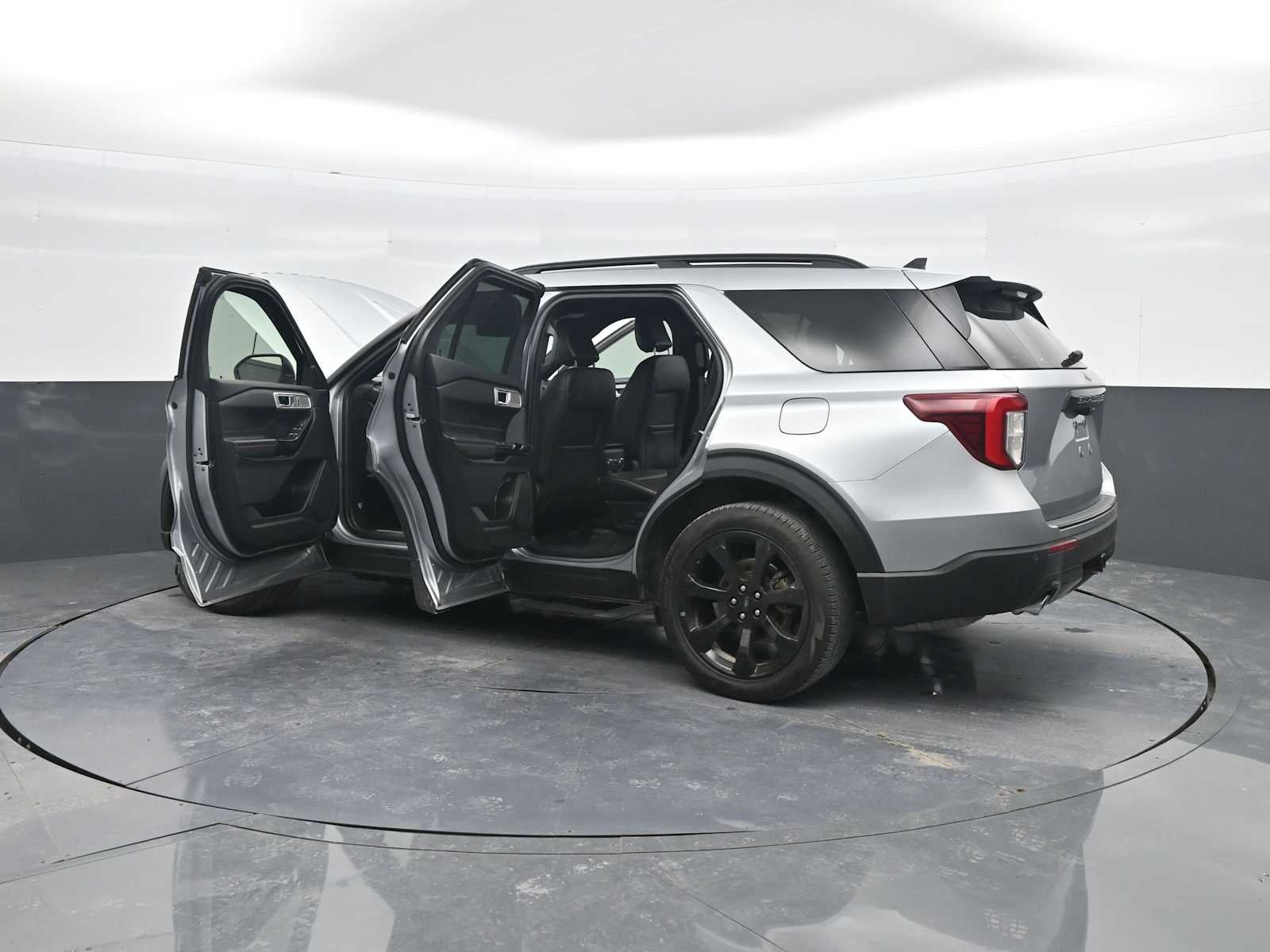 2024 Ford Explorer ST-Line