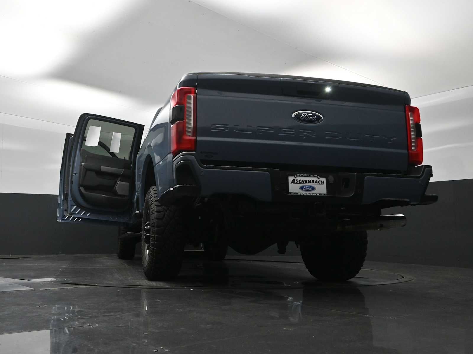 2023 Ford Super Duty F-250 Pickup LARIAT