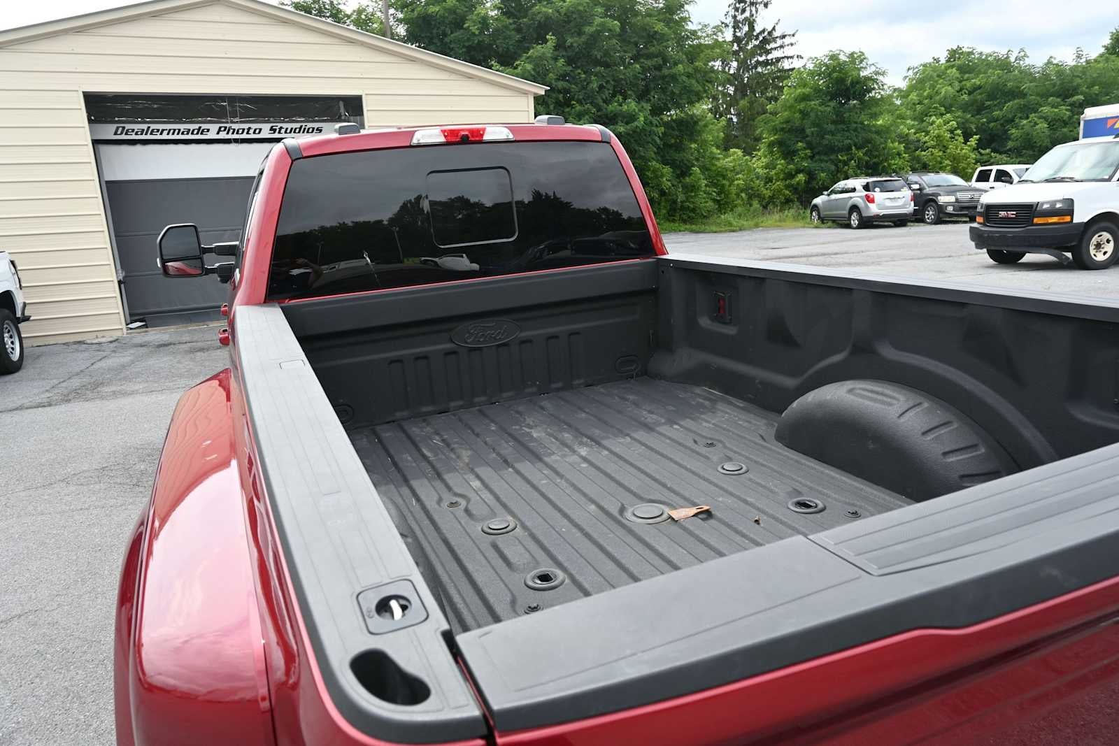 2025 Ford Super Duty F-350 DRW Pickup LARIAT