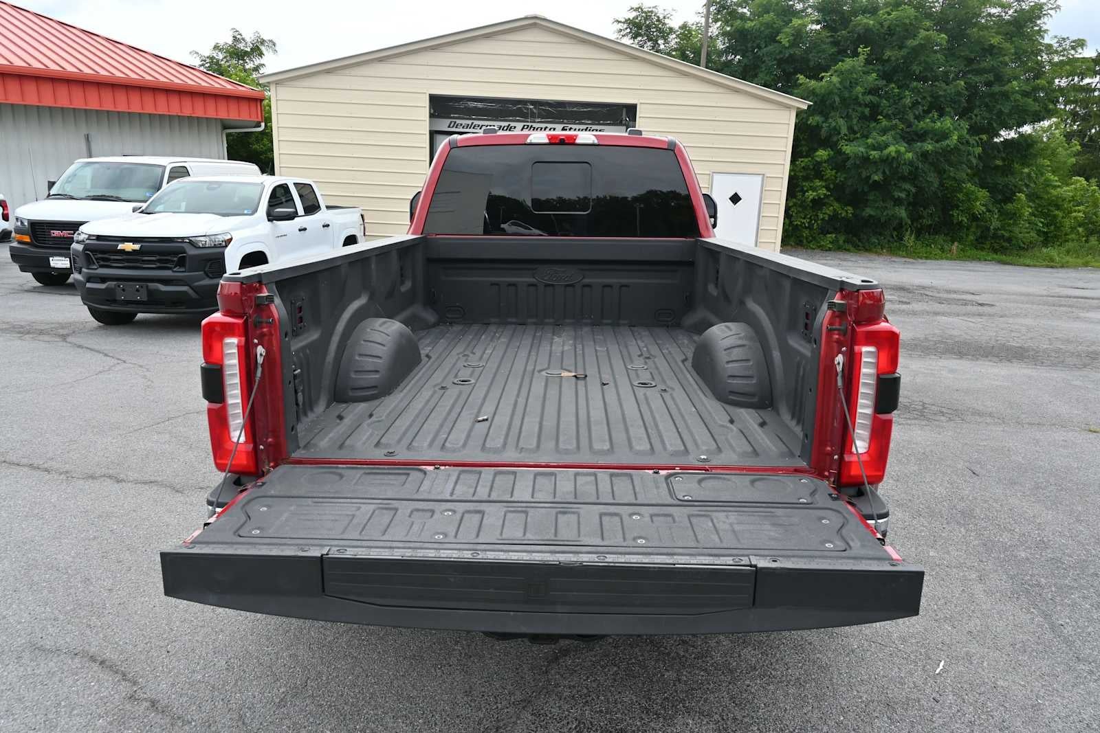 2025 Ford Super Duty F-350 DRW Pickup LARIAT