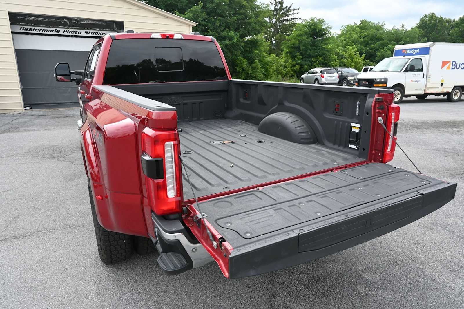 2025 Ford Super Duty F-350 DRW Pickup LARIAT