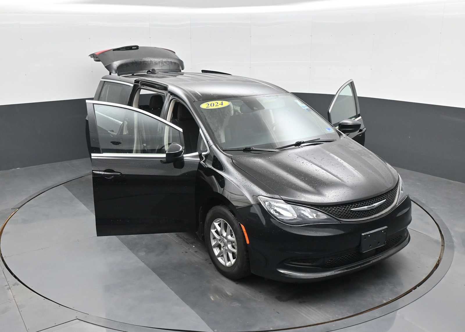 2024 Chrysler Voyager LX