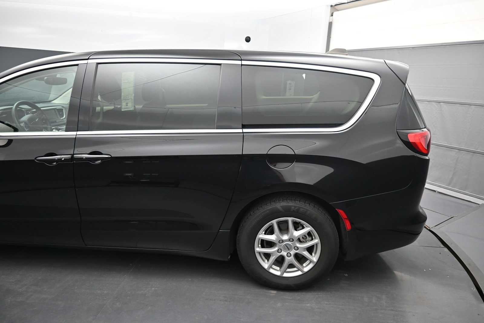 2024 Chrysler Voyager LX