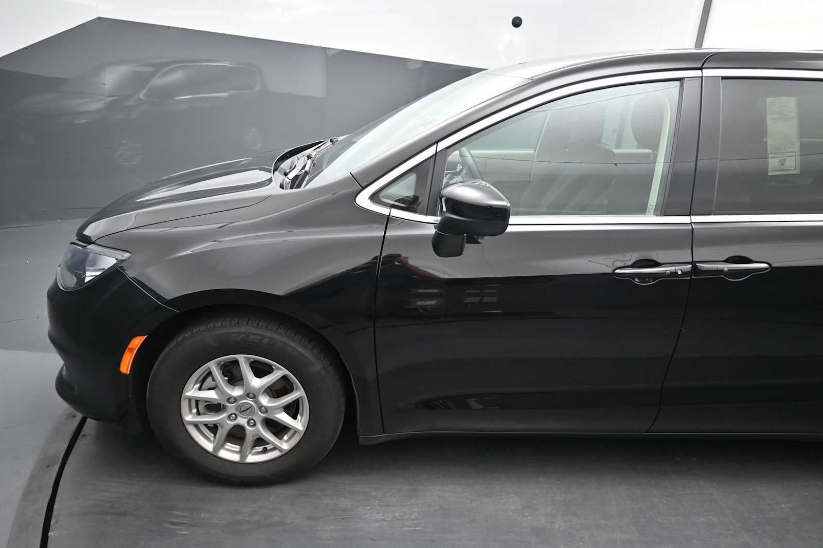 2024 Chrysler Voyager LX