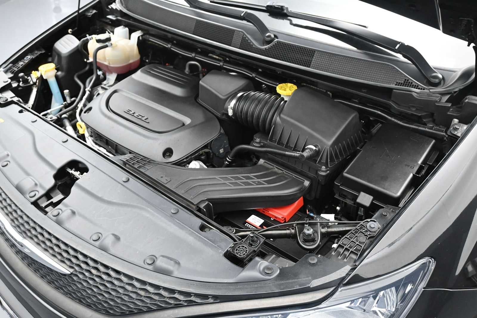 2024 Chrysler Voyager LX