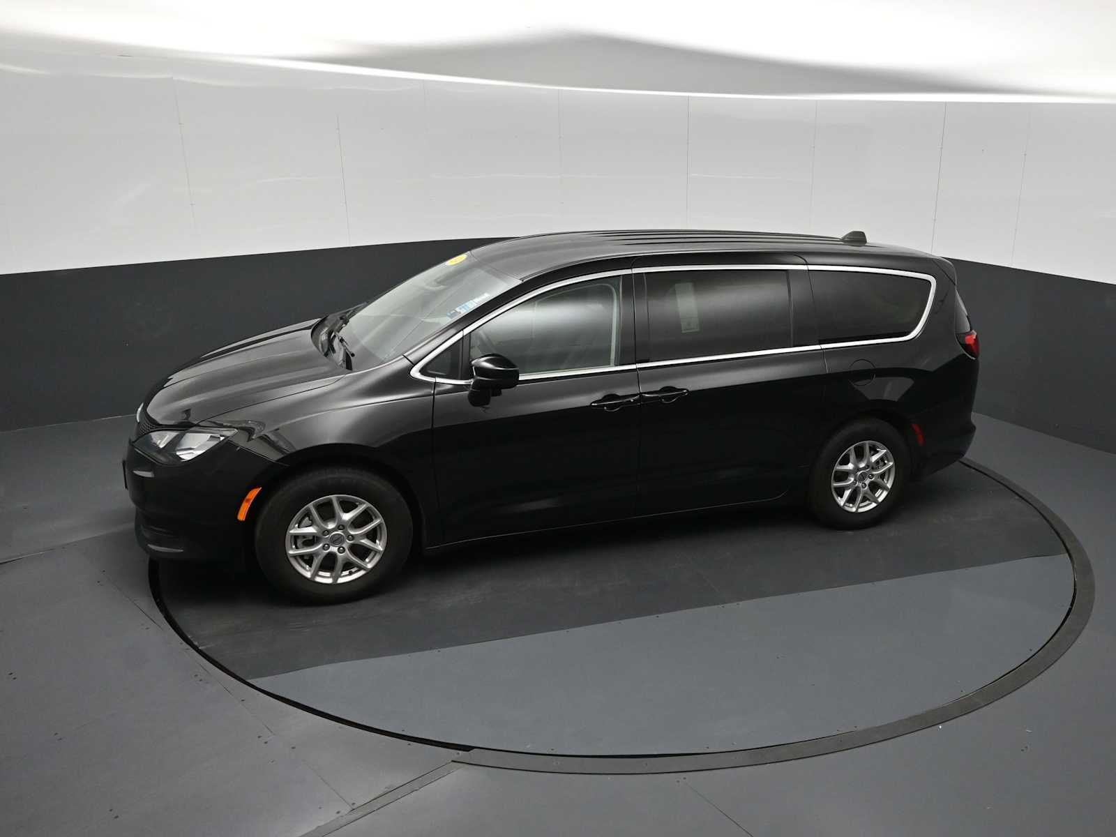 2024 Chrysler Voyager LX