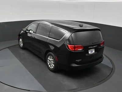2024 Chrysler Voyager LX