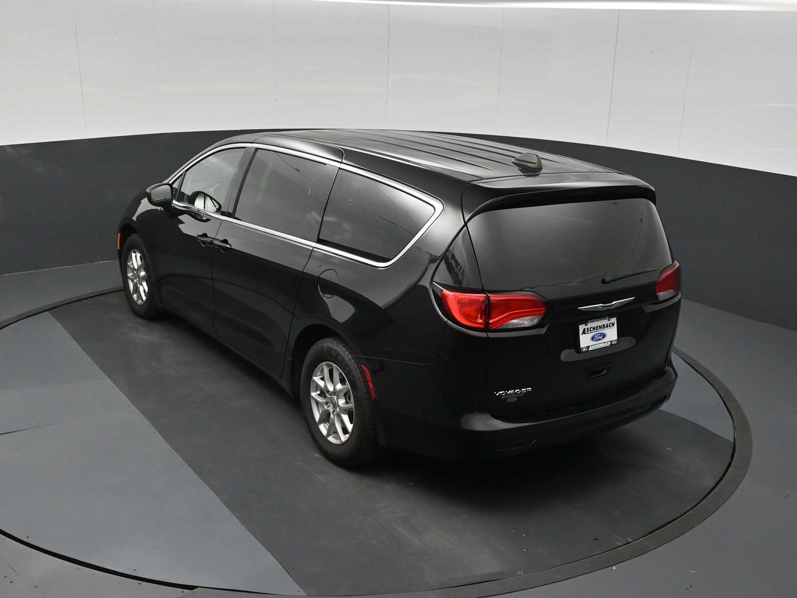 2024 Chrysler Voyager LX