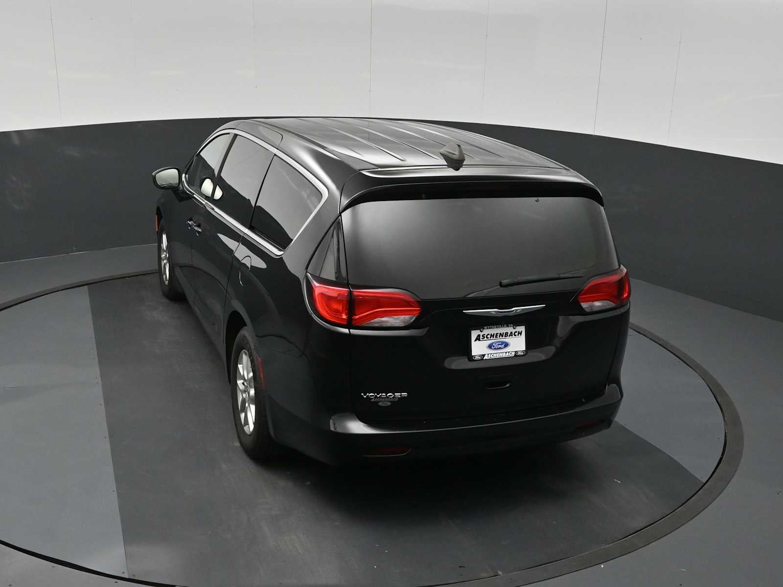 2024 Chrysler Voyager LX
