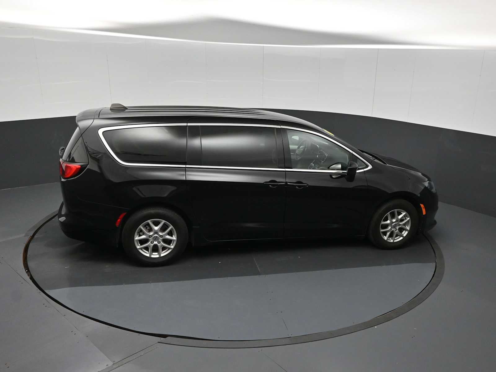 2024 Chrysler Voyager LX