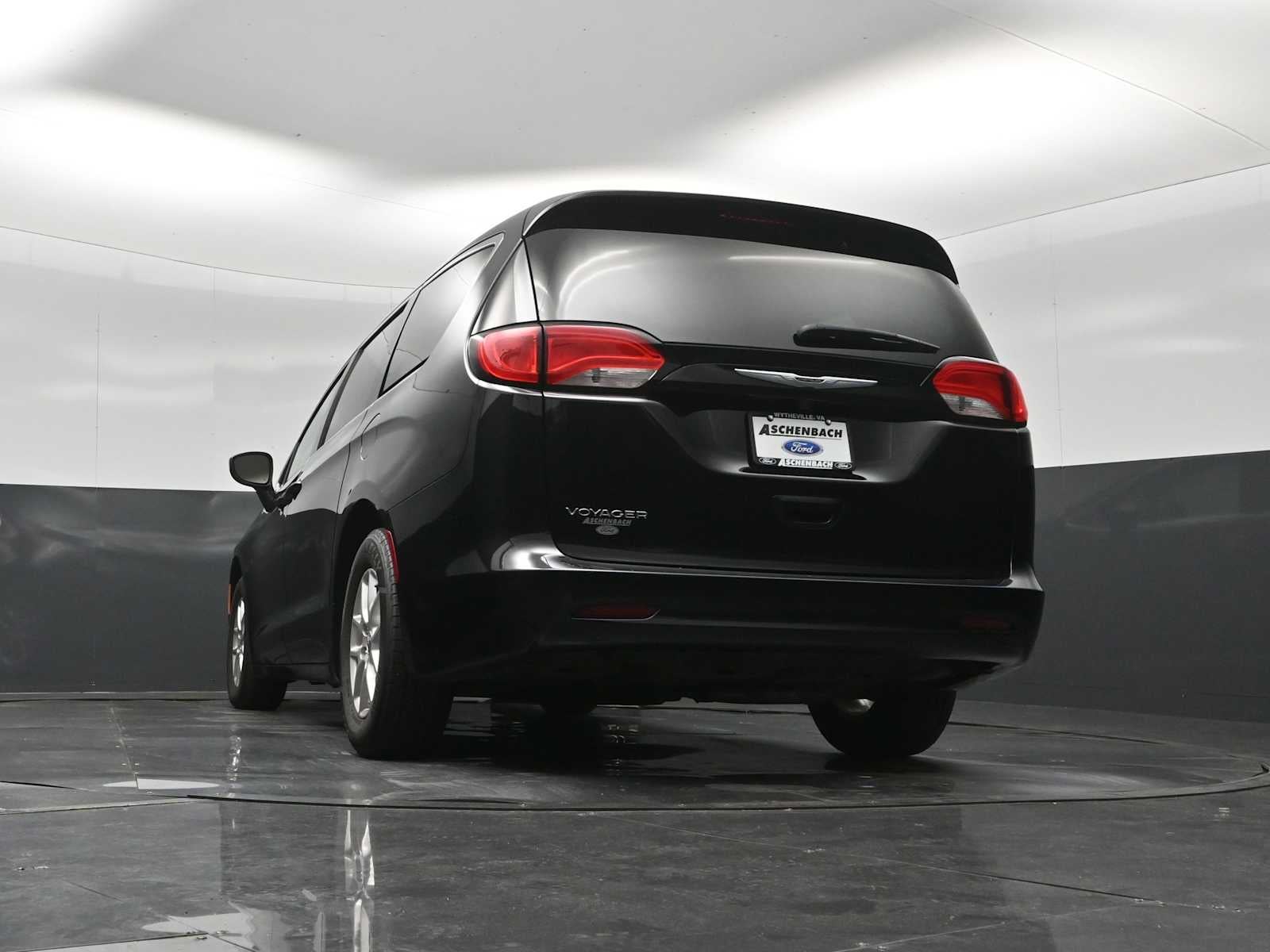 2024 Chrysler Voyager LX