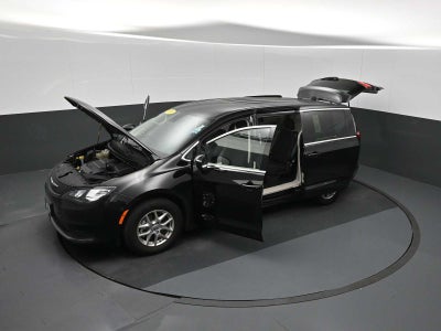 2024 Chrysler Voyager LX