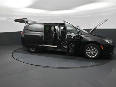 2024 Chrysler Voyager LX