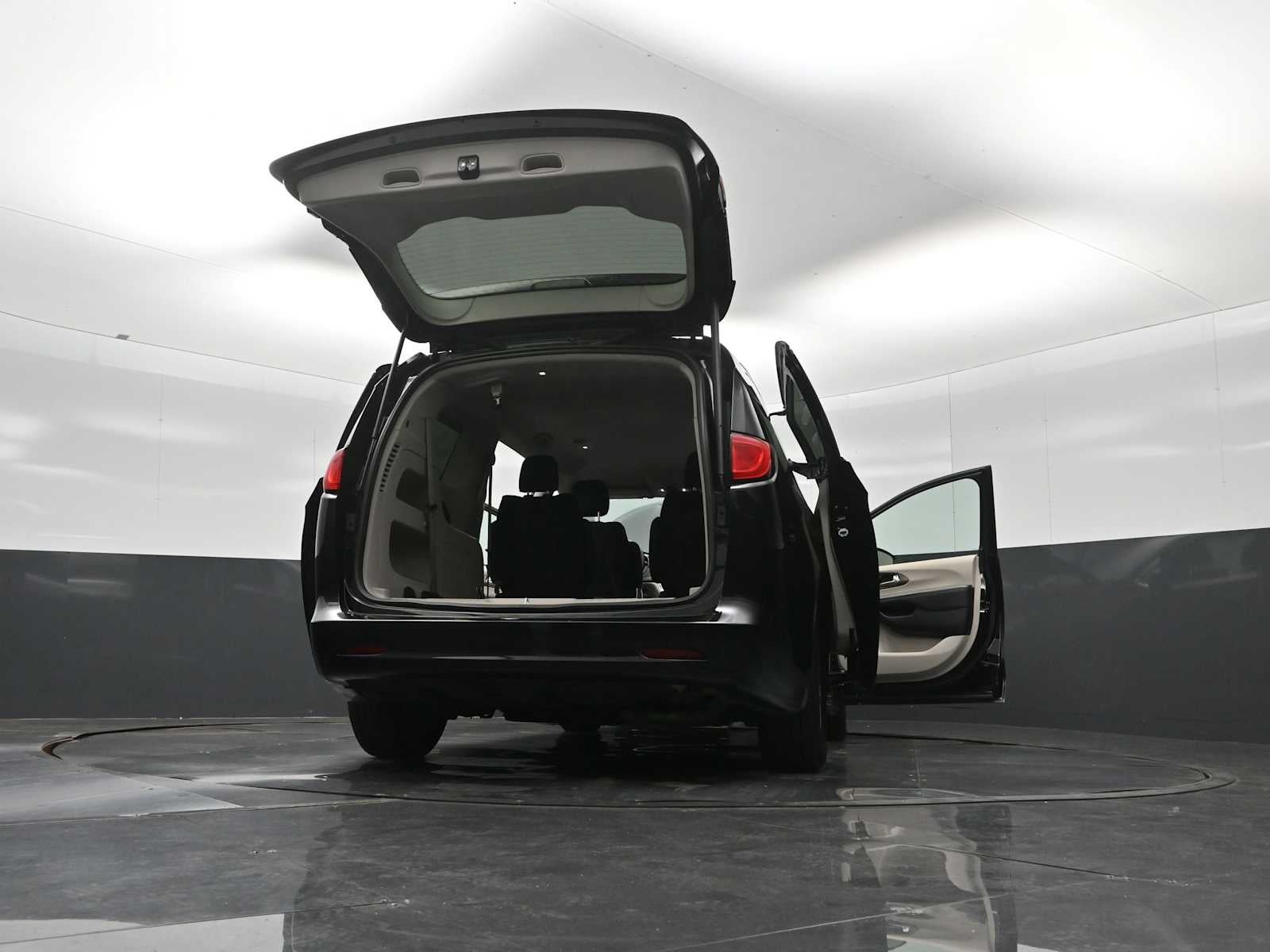 2024 Chrysler Voyager LX