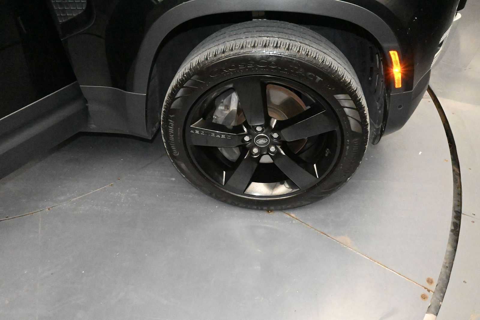 2023 Land Rover Defender SE