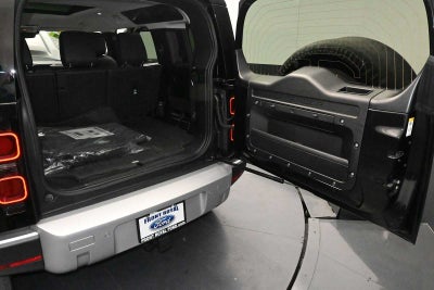 2023 Land Rover Defender SE