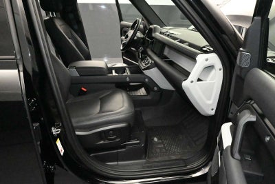 2023 Land Rover Defender SE