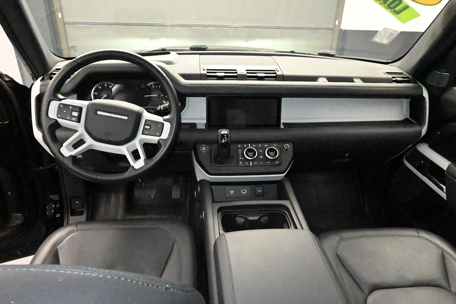 2023 Land Rover Defender SE